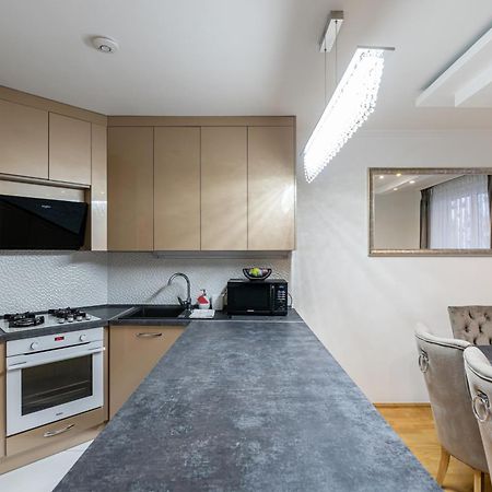 Beautiful Three Bedrooms Apartment With Free Parking Close To The Danube Coast ブダペスト エクステリア 写真
