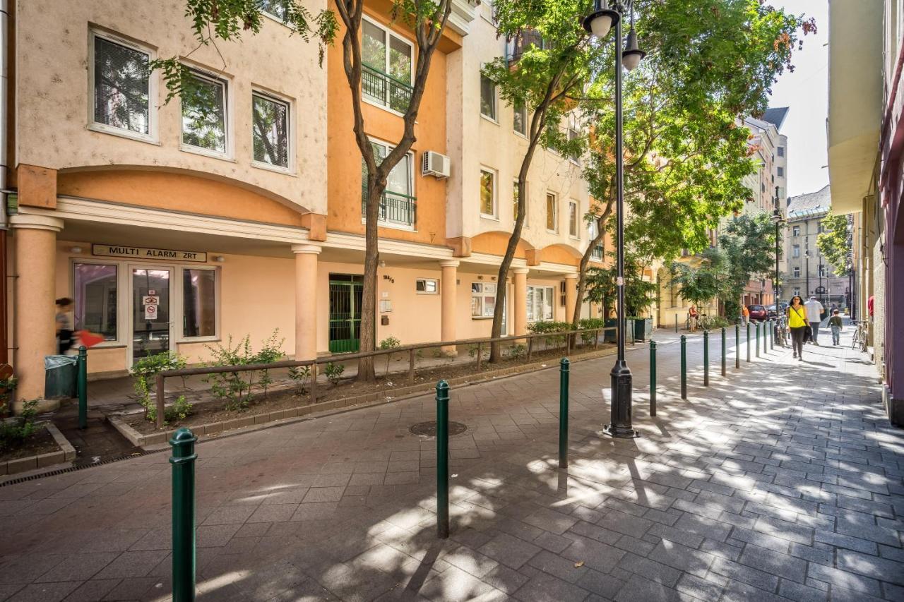 Beautiful Three Bedrooms Apartment With Free Parking Close To The Danube Coast ブダペスト エクステリア 写真