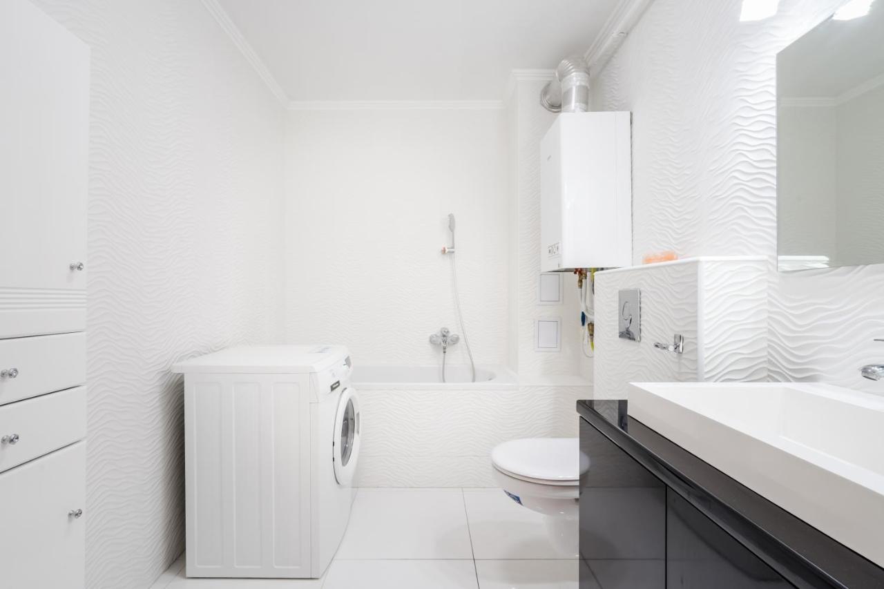Beautiful Three Bedrooms Apartment With Free Parking Close To The Danube Coast ブダペスト エクステリア 写真