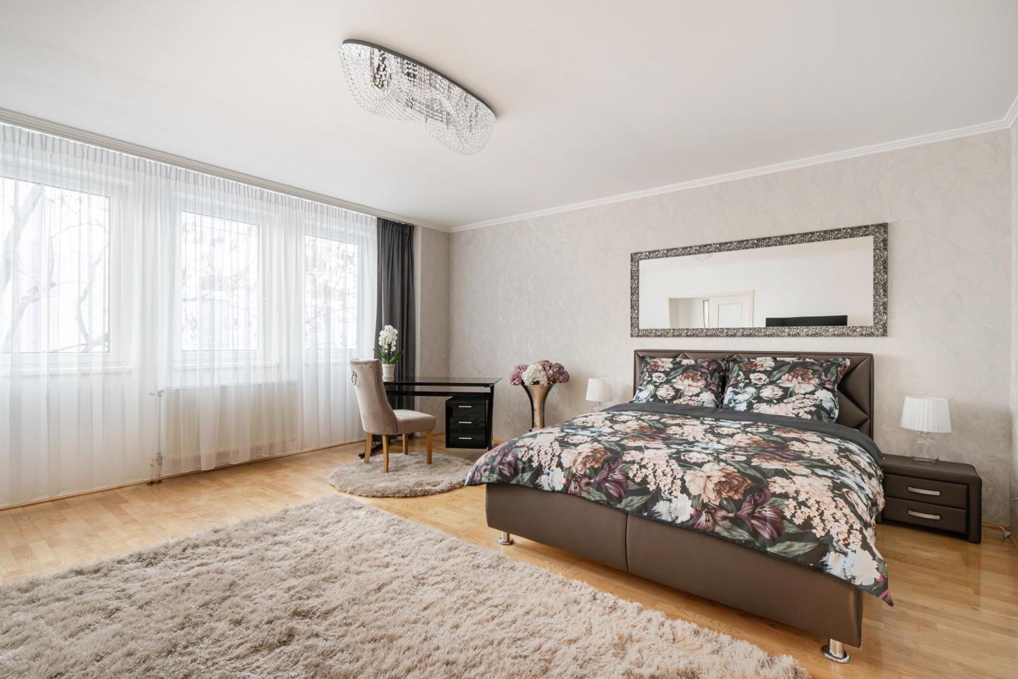 Beautiful Three Bedrooms Apartment With Free Parking Close To The Danube Coast ブダペスト エクステリア 写真