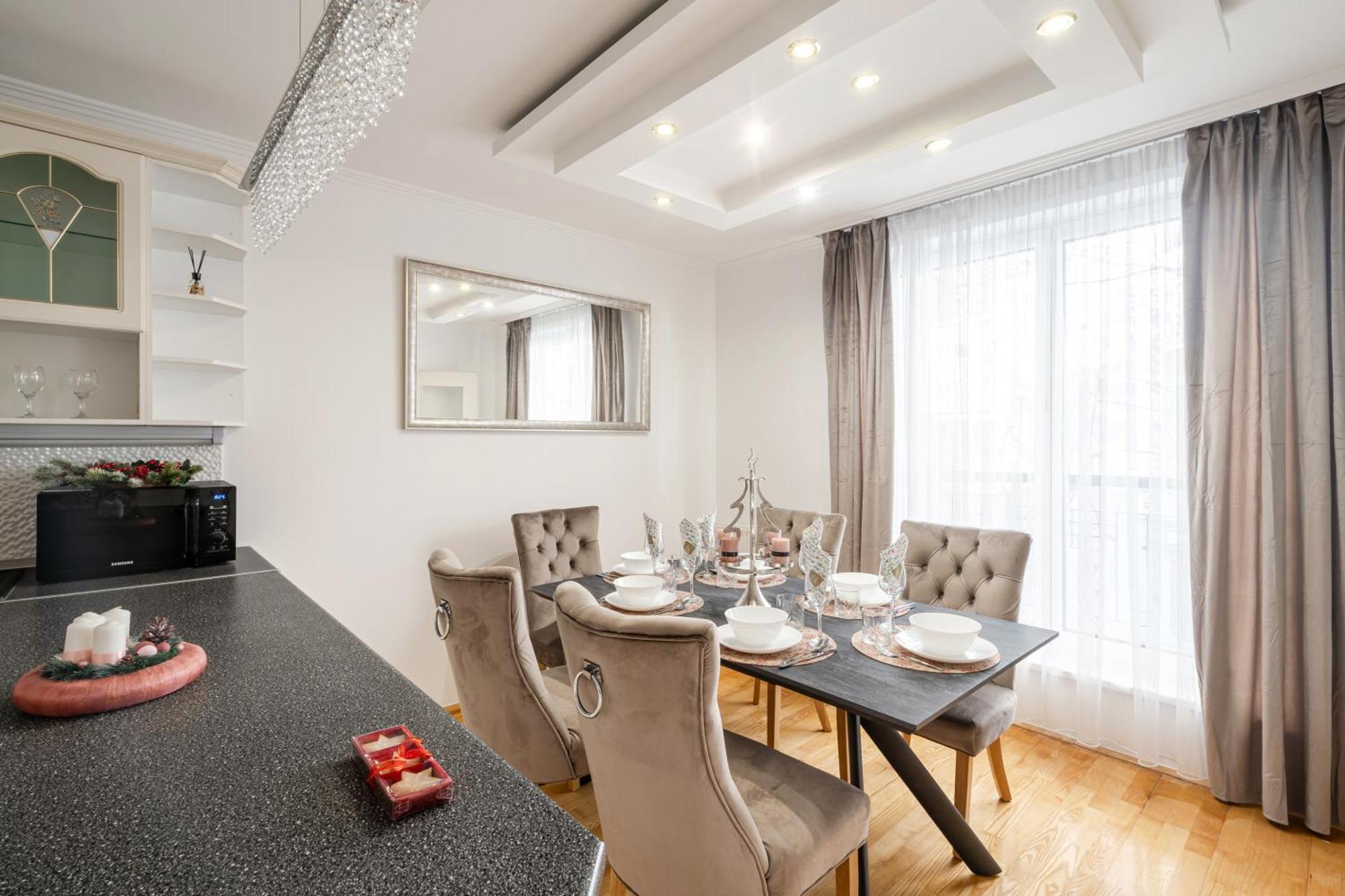 Beautiful Three Bedrooms Apartment With Free Parking Close To The Danube Coast ブダペスト エクステリア 写真
