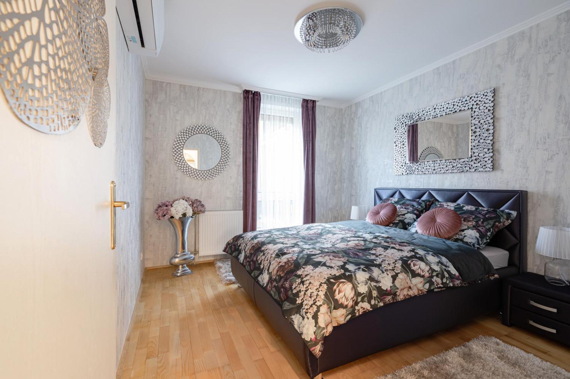 Beautiful Three Bedrooms Apartment With Free Parking Close To The Danube Coast ブダペスト エクステリア 写真