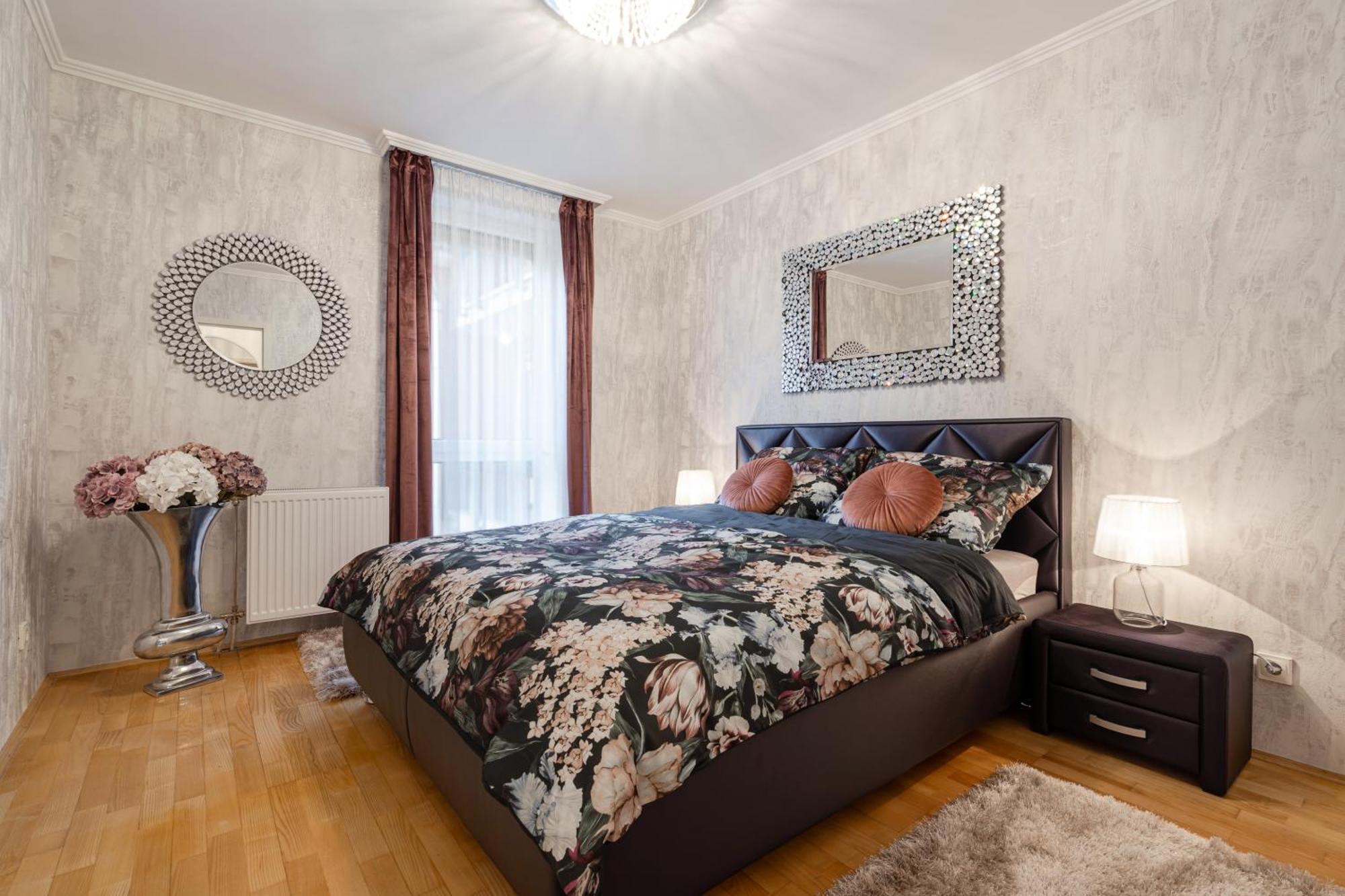 Beautiful Three Bedrooms Apartment With Free Parking Close To The Danube Coast ブダペスト エクステリア 写真